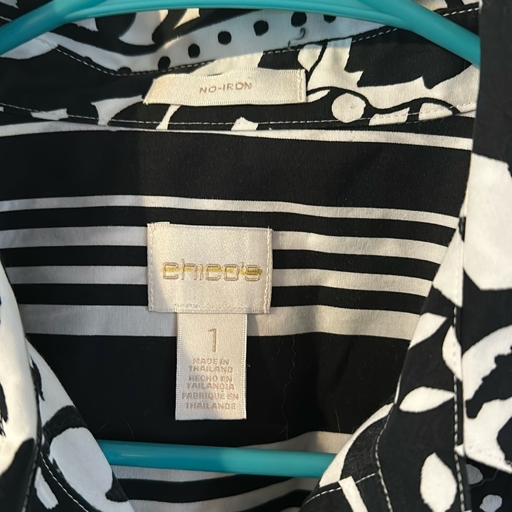 Women’s Chico’s Black & White 3/4 Sleeve Floral Button Up Blouse Size 1 US M - Picture 3 of 6